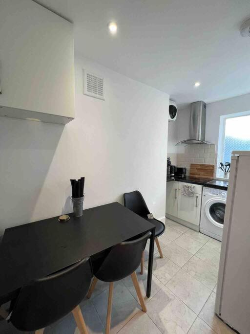 Fully Equipped 2 Bed Flat On Old Compton St! Apartment London Exterior photo